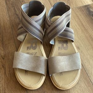 SOREL.. Ella ankle sandals